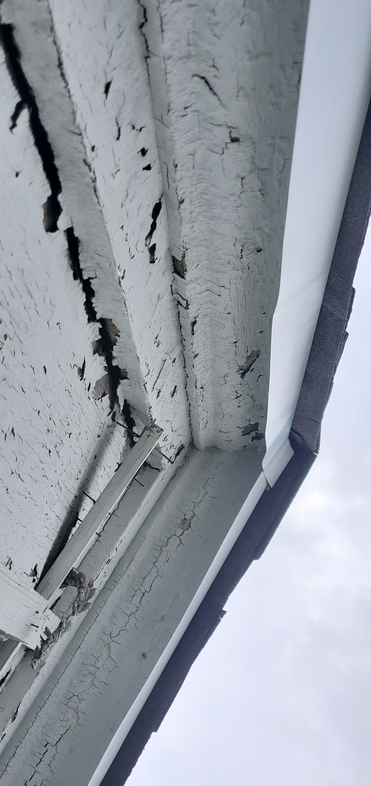 Close up view of white drip edge that was not installed correctly. 