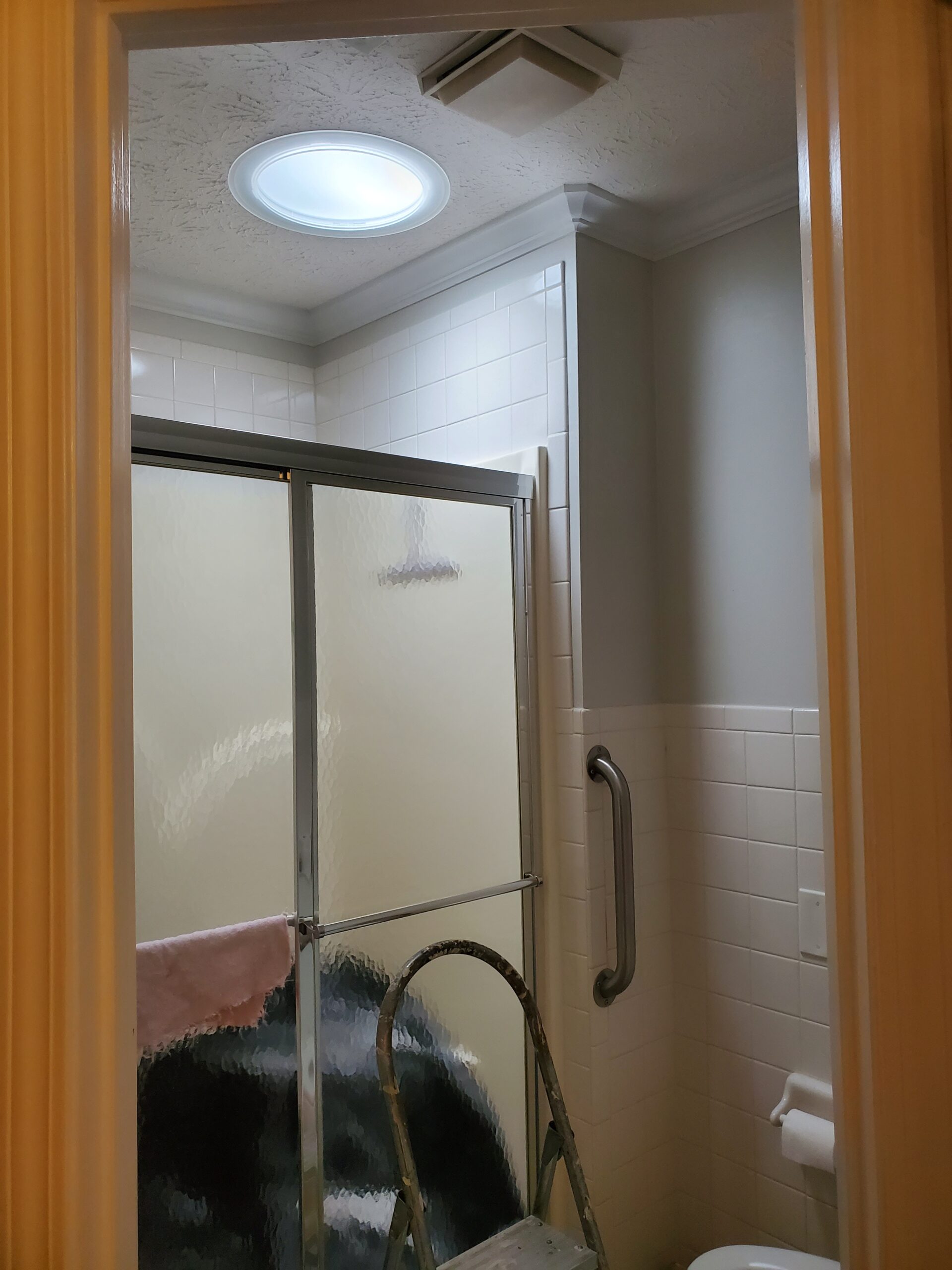 velux sun tunnel is letting light into this bathroom