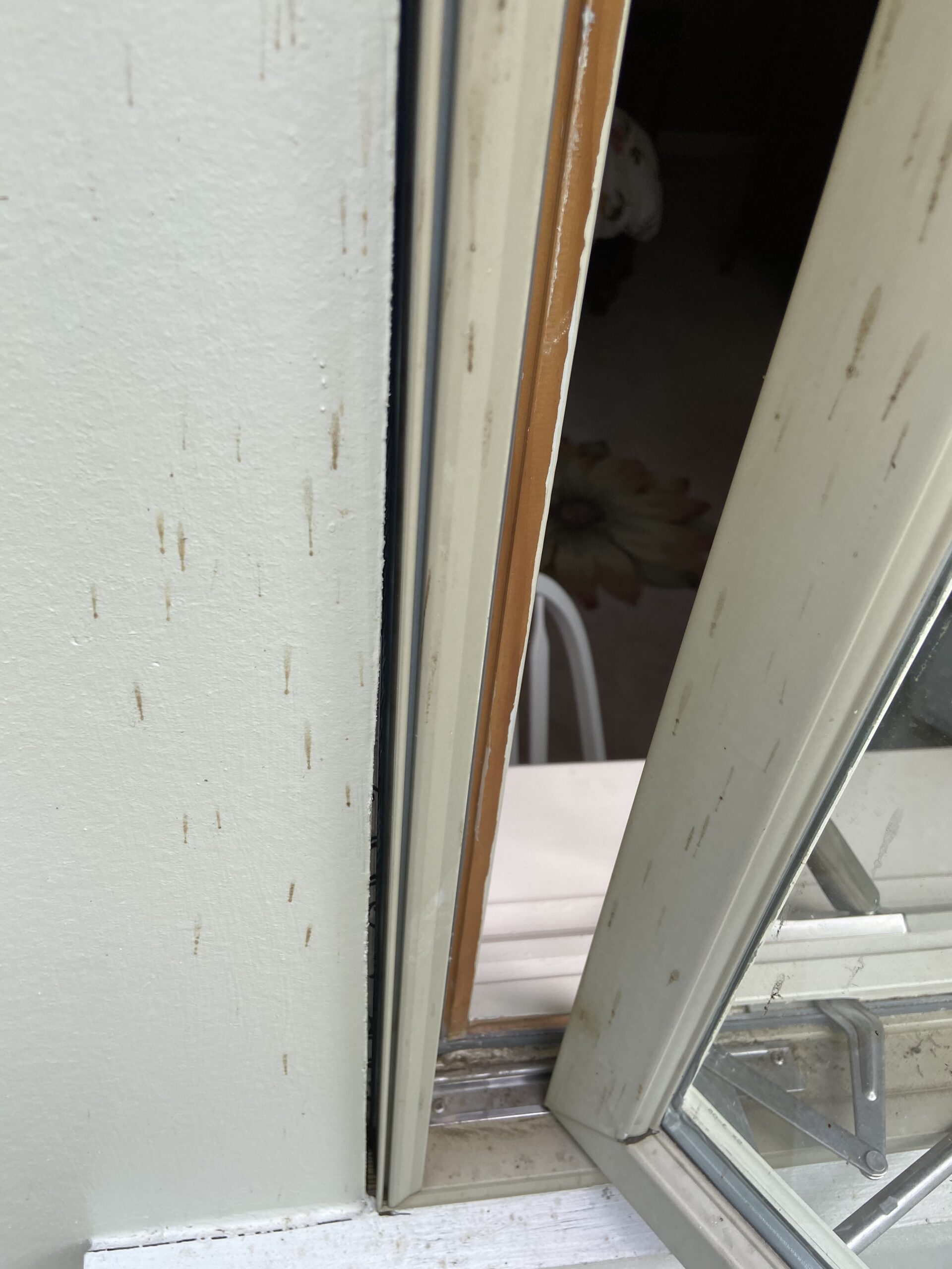 This is a gap between a window and siding that needs to be caulked