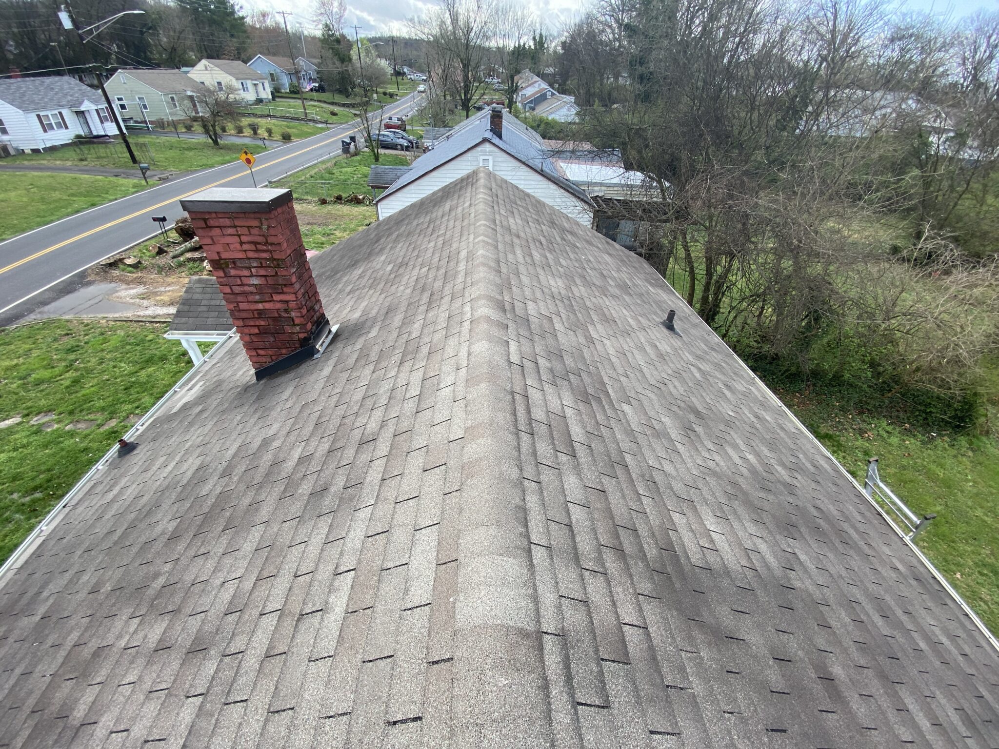 Knoxville Roofers Inspects Home With Immediate Roofing Needs