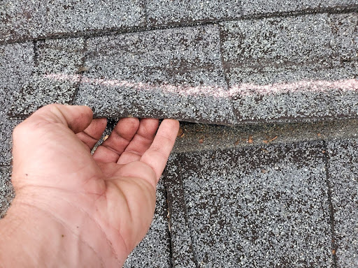 WHAT DO INSURANCE ADJUSTERS LOOK FOR ON ROOFS?