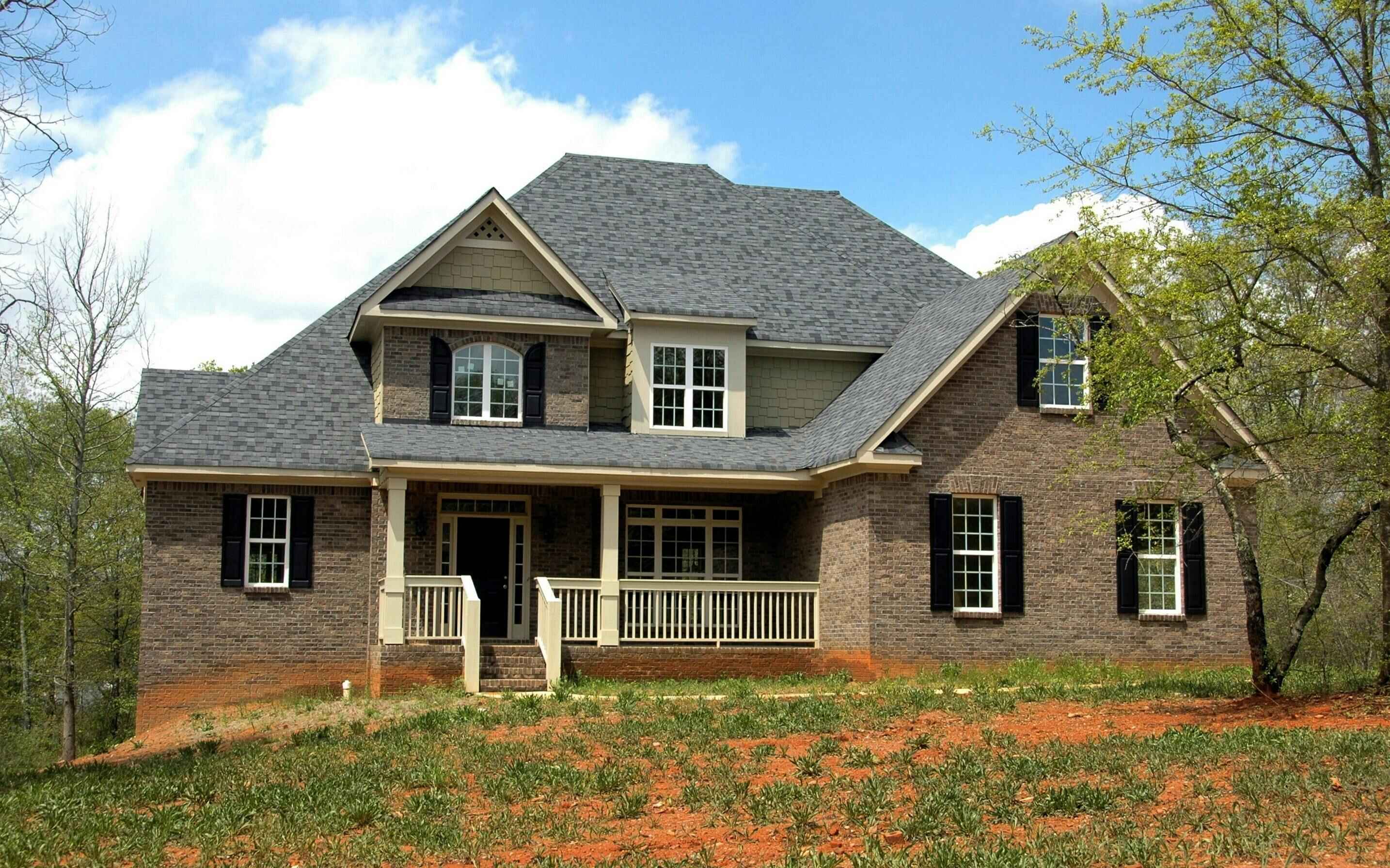 How the Age of a Roof Affects Homeowner's Insurance Rates: Key Factors  Explained