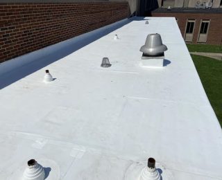 WHAT COMPONENTS MAKE UP A COMMERCIAL ROOF?